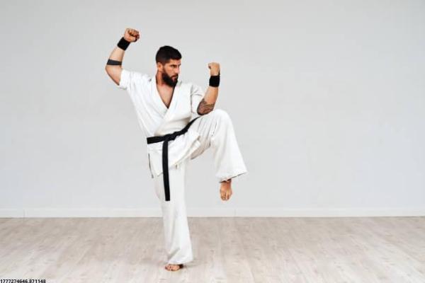 体育培训招生海报设计思路(图1)